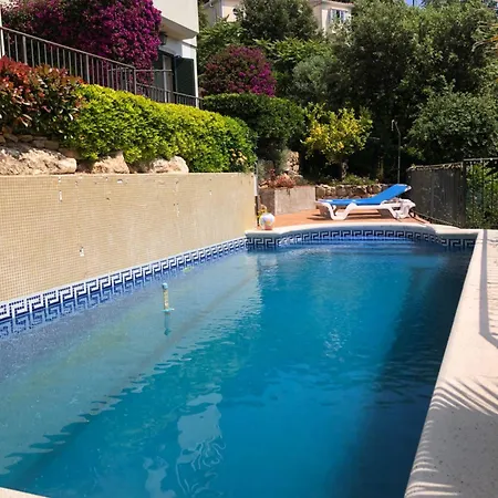 2 D Hotes Dans Avec Piscine