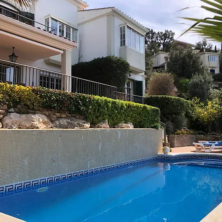 2 D Hotes Dans Avec Piscine